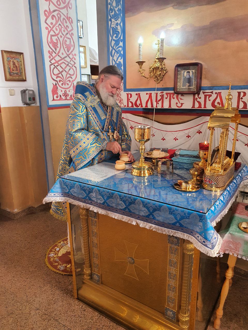 Епископ Игнатий совершил Литургию воскресного дня и молебен на начало учебного года в главном храме Актобе