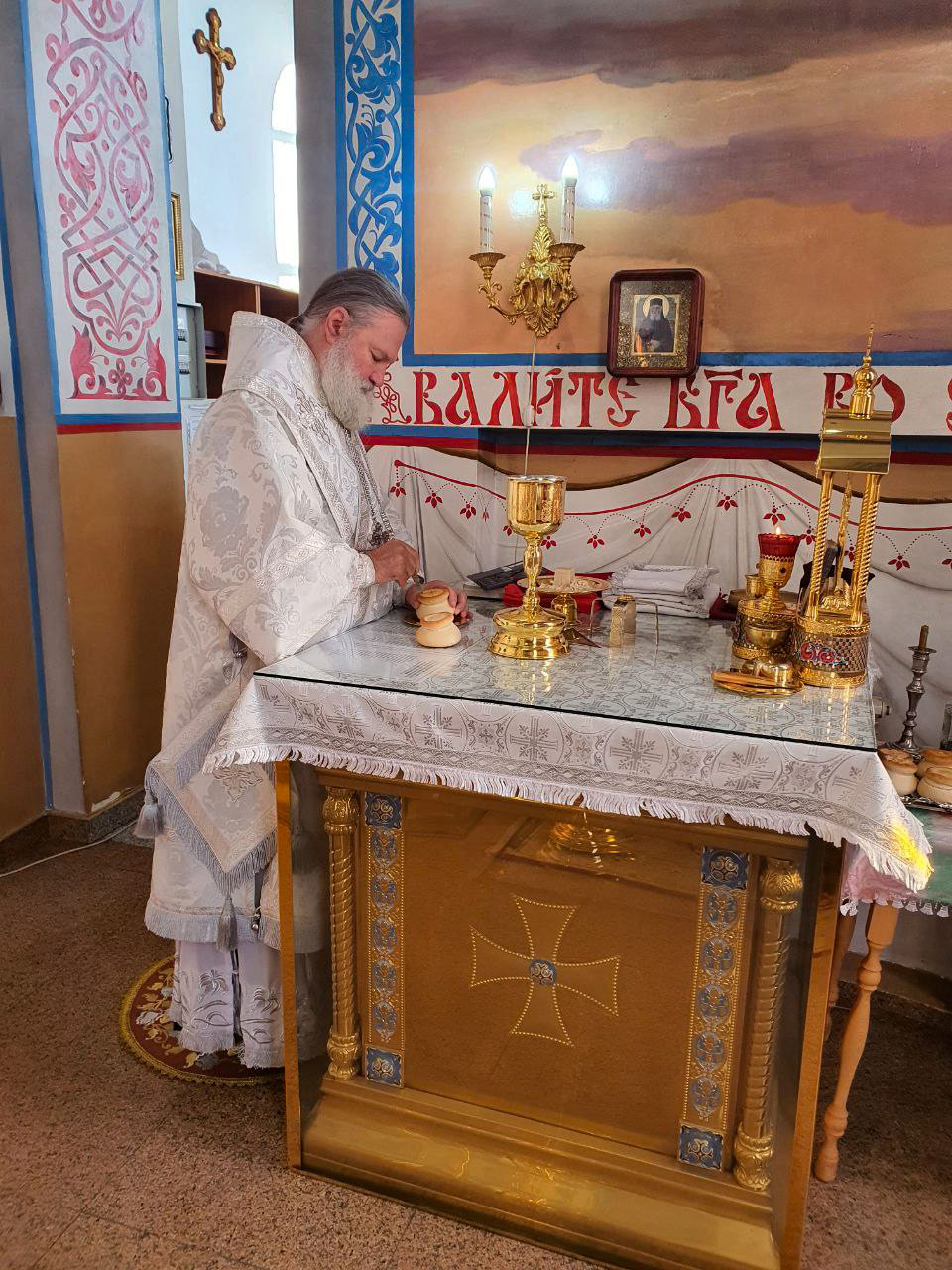 Управляющий Актюбинской и Кызылординской епархии совершил воскресную Литургию в главном храме Актюбинска