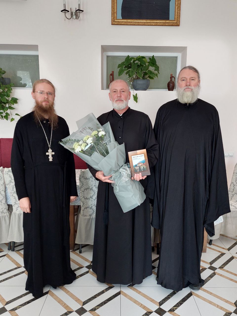 Епископ Актюбинский и Кызылординский Игнатий поздравил с днем рождения сотрудника Покровского храма города Есик