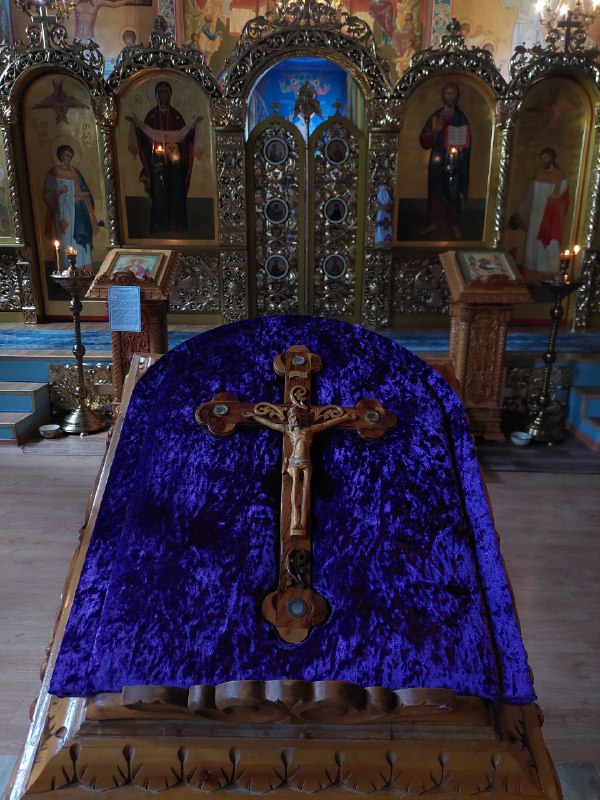 В праздник Изнесения честных Древ Животворящего Креста Господня в городе Есик состоялась Литургия архиерейским чином