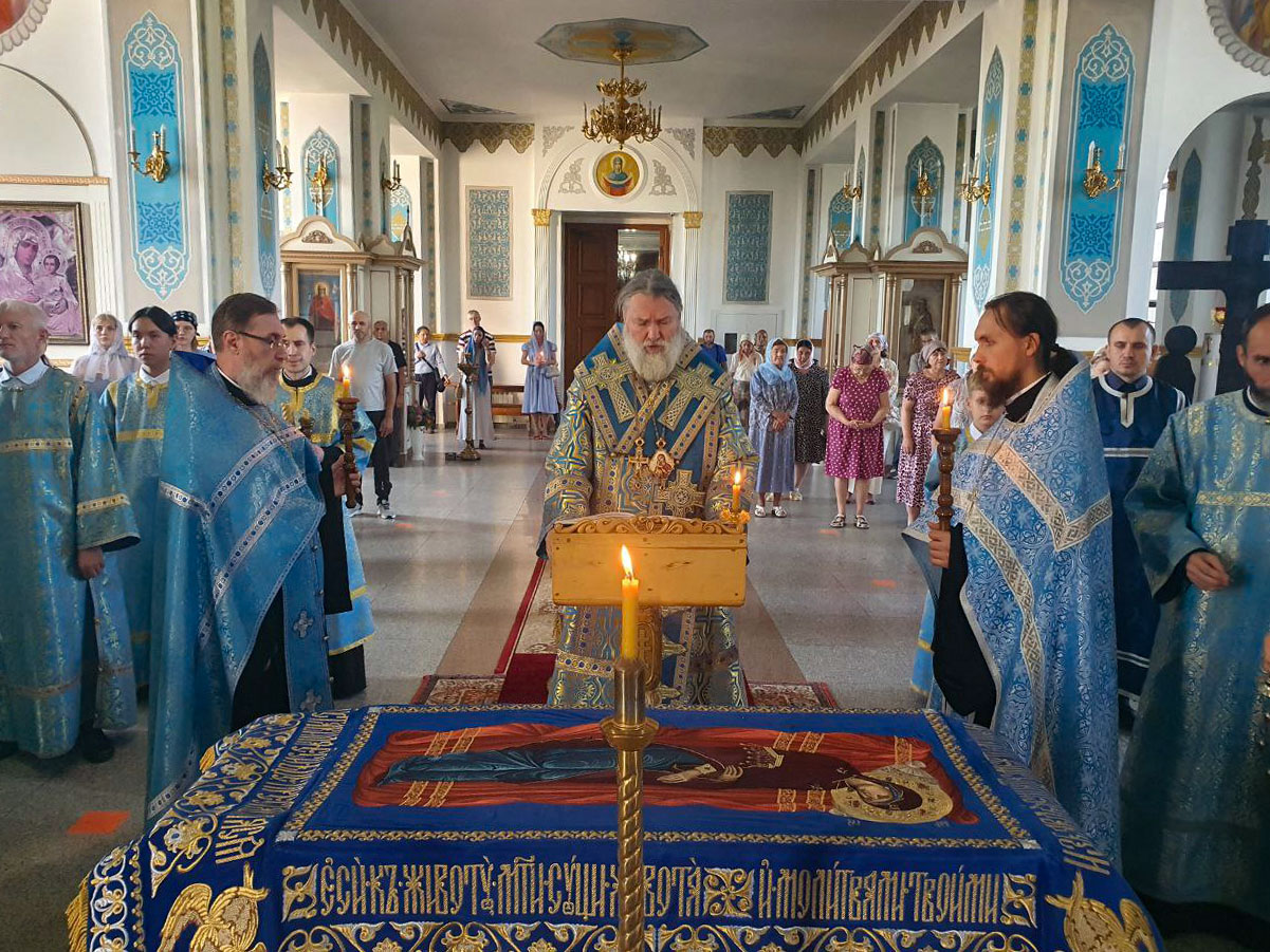 В канун праздника Успения Пресвятой Богородицы епископ Игнатий совершил всенощное бдение в главном храме Актобе