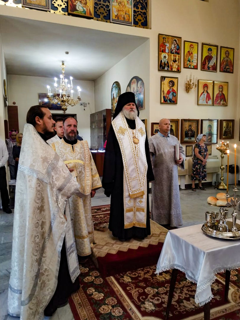 В канун праздника Преображения Господня епископ Игнатий совершил всенощное бдение в Свято-Георгиевском храме Байконура