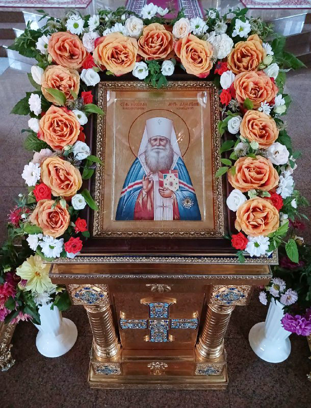 В Актобе молитвенно отметили престольный праздник Никольского собора и 25 лет со дня обретения мощей святителя Николая Алма-Атинского