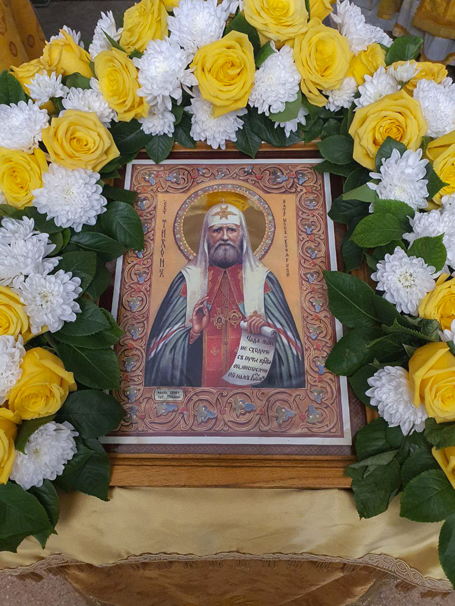 В день памяти патриарха Тихона Московского и всея Руси епископ Игнатий возглавил Литургию в храме архангела Михаила