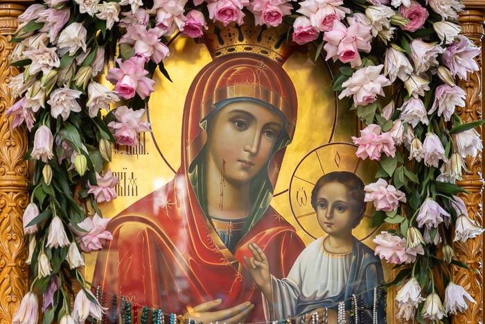 В воскресный день и празднование в честь Иверской иконы Божией Матери митрополит Александр совершил Литургию в Иверско-Серафимовском монастыре Алма-Аты