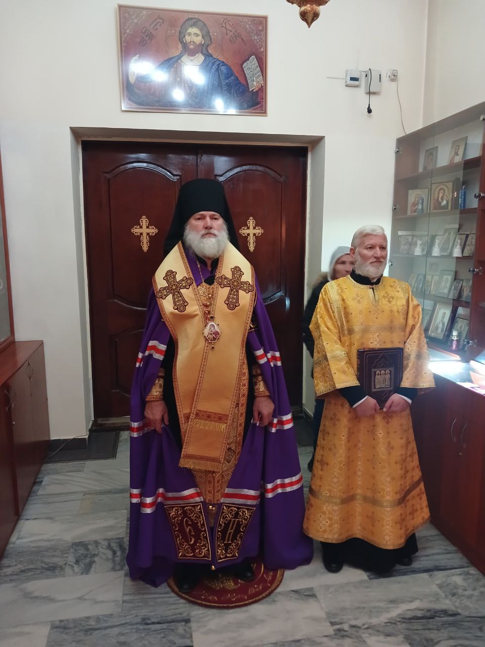 В канун Недели 23-й по Пятидесятнице епископ Игнатий совершил всенощное бдение в храме Георгия Победоносца в космической столице Казахстана