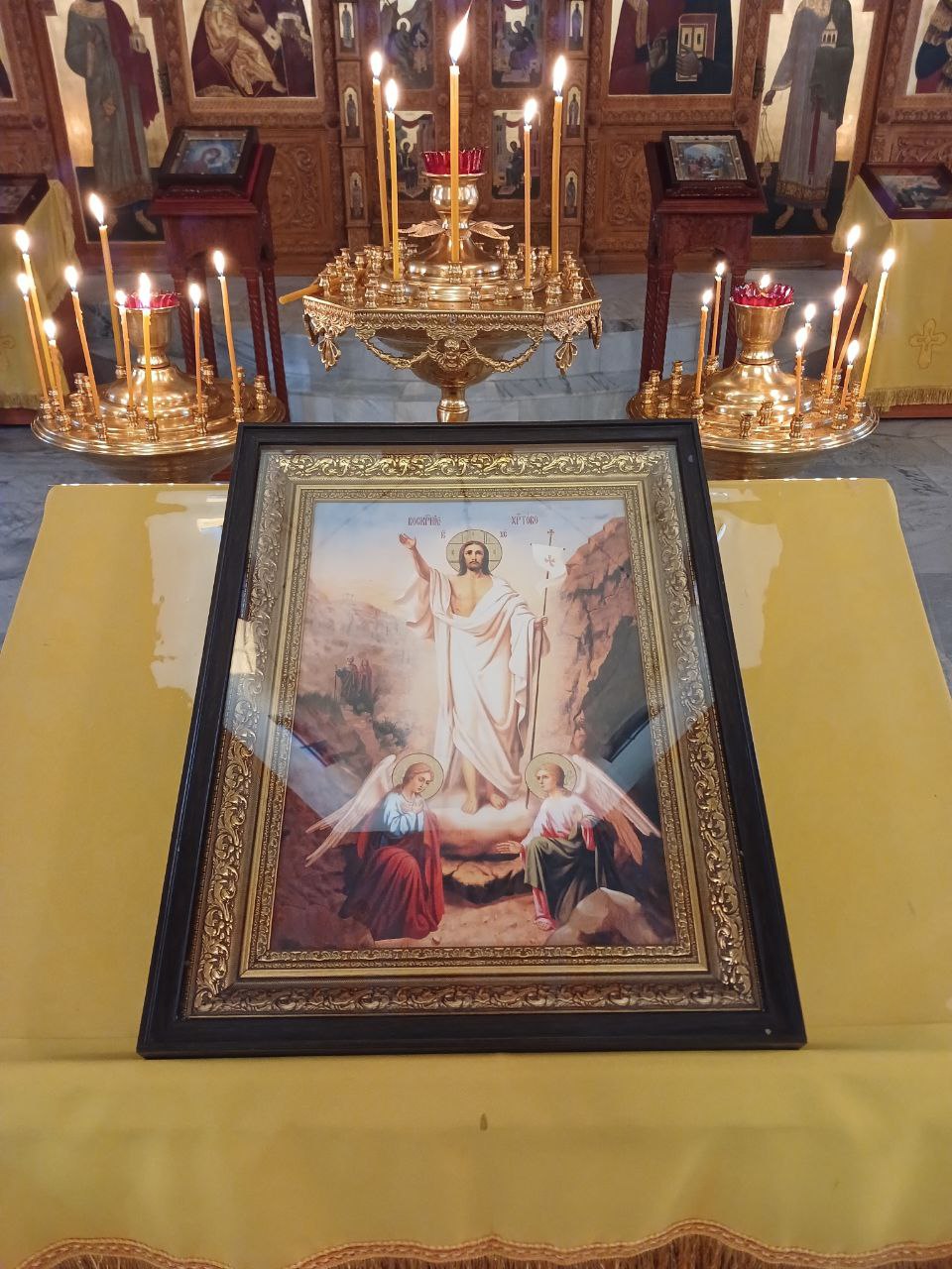 В воскресный день — малую Пасху — епископ Игнатий совершил Литургию в городе Байконур