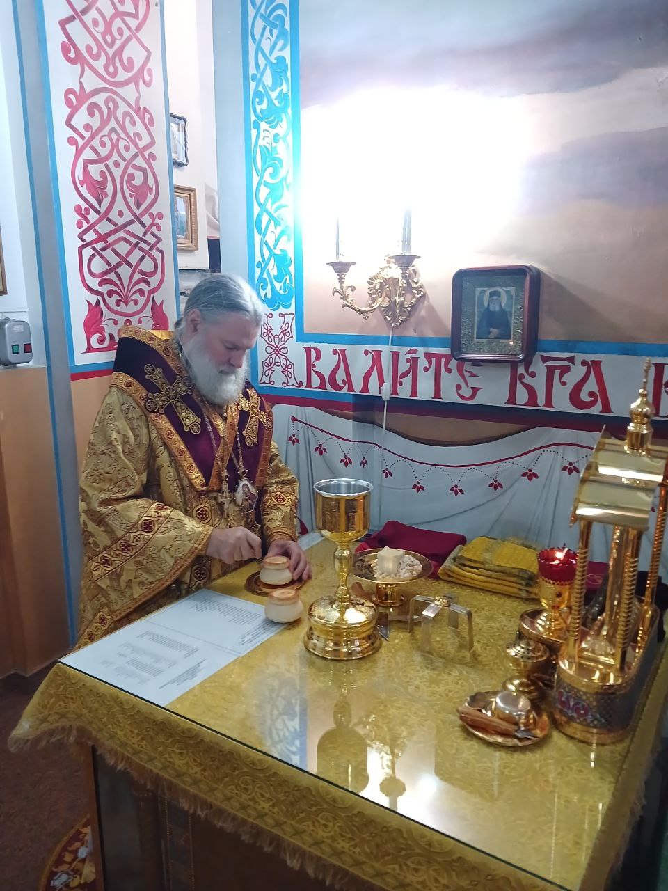 Епископ Игнатий совершил воскресную Божественную литургию в главном храме Актобе