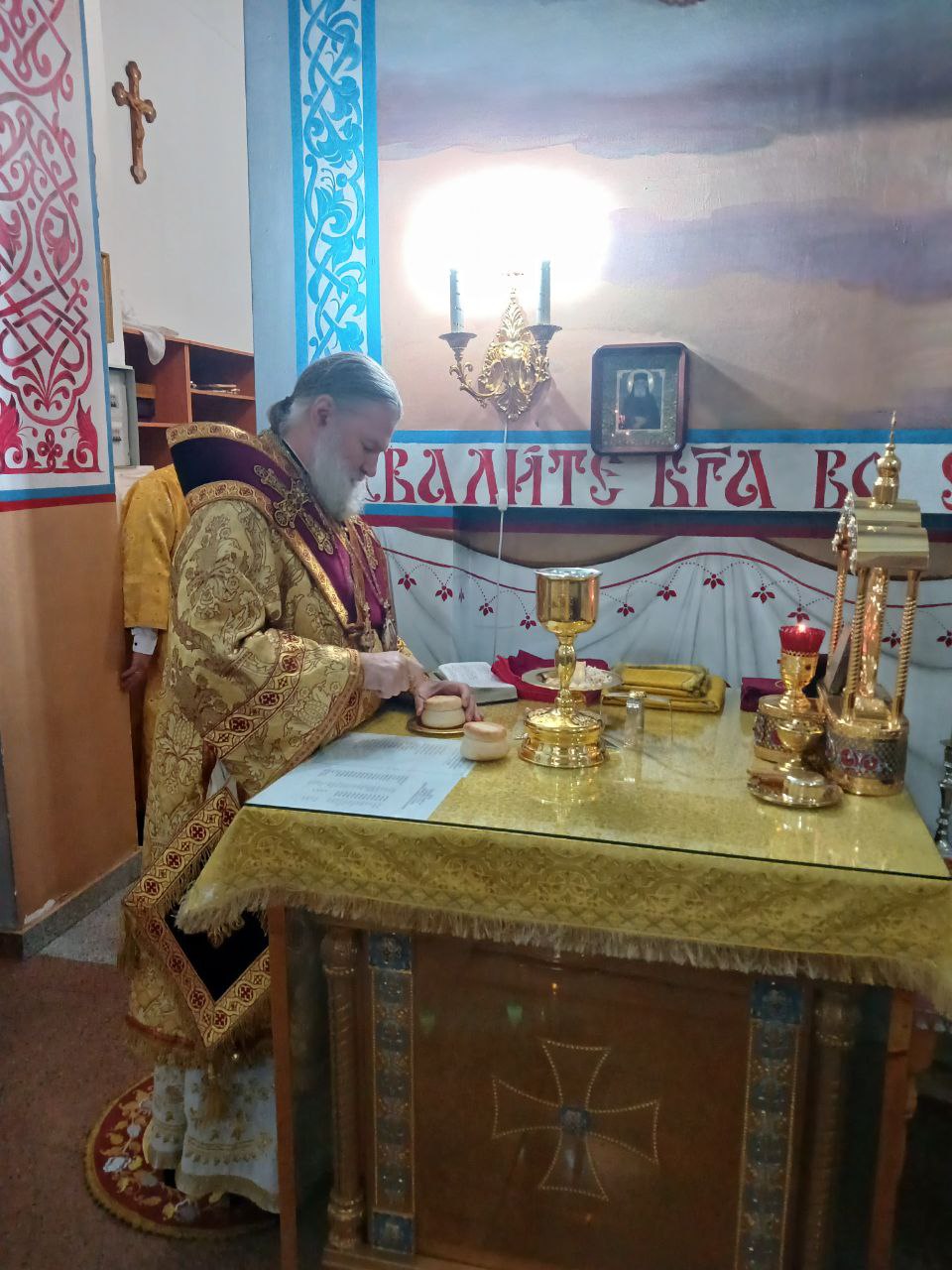 В воскресный день епископ Игнатий совершил Литургию в главном храме Актюбинска