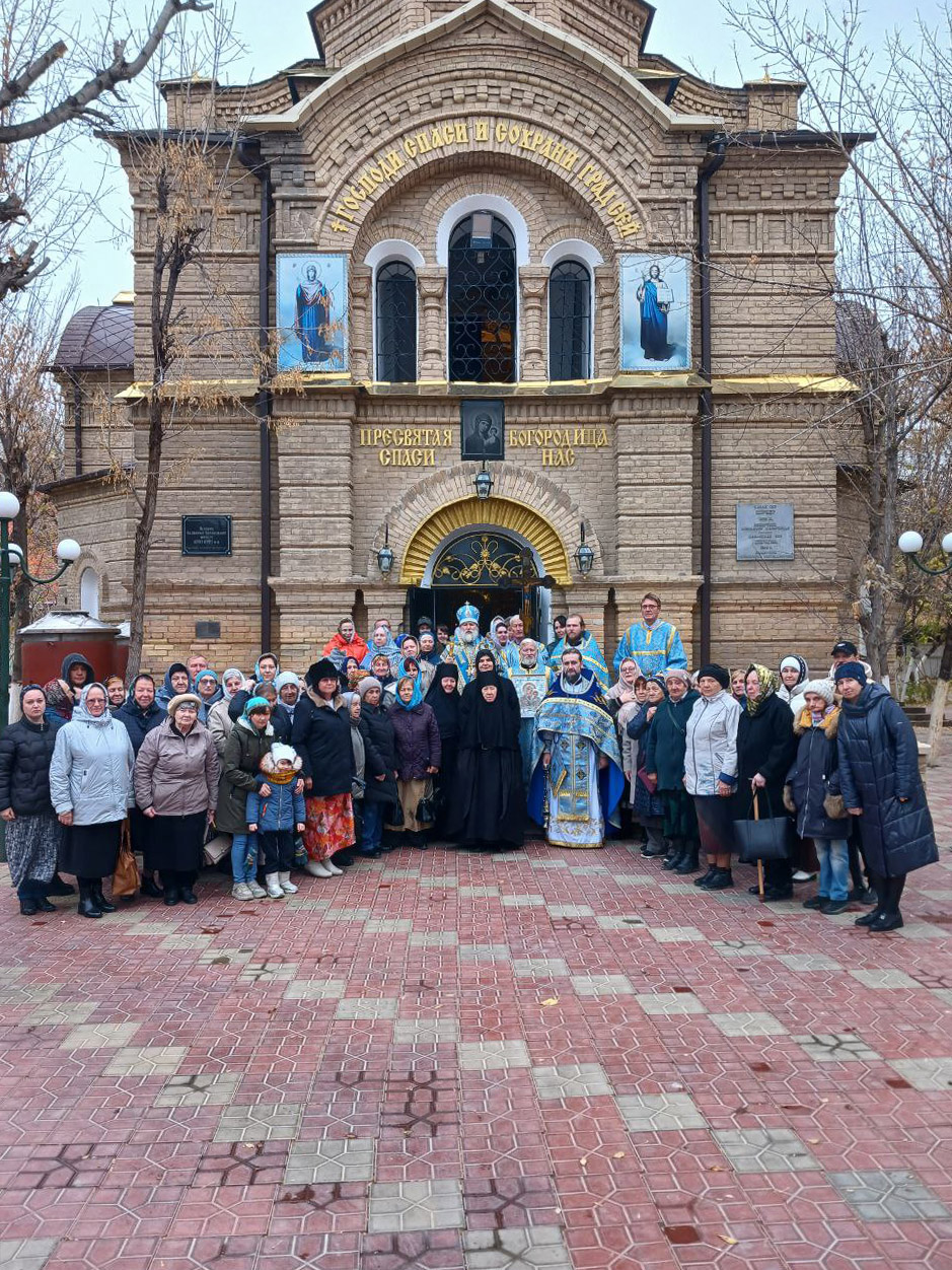 В престольный праздник Казанского храма в Кызылорде епископ Игнатий возглавил праздничную Божественную литургию