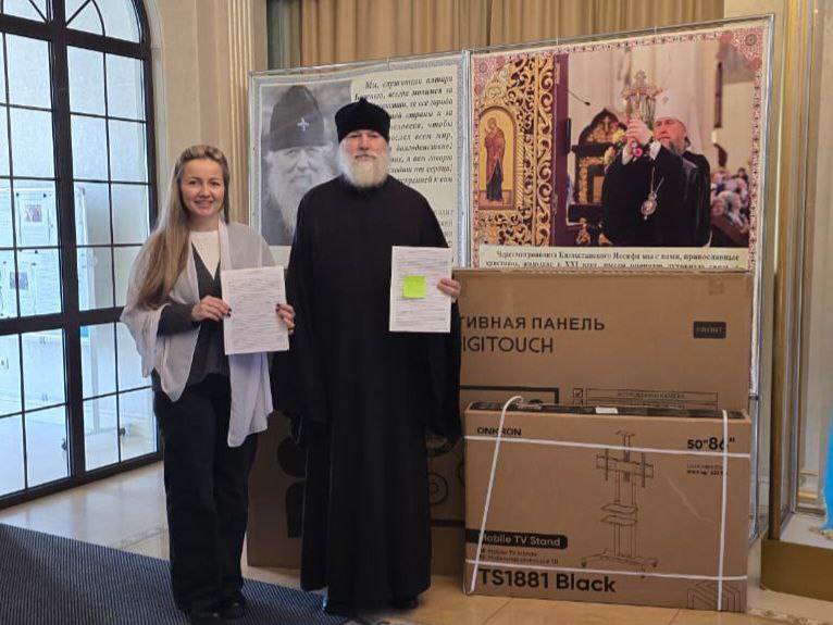 Воскресной школе Никольского собора Актобе была передана в дар интерактивная панель DigiTouch