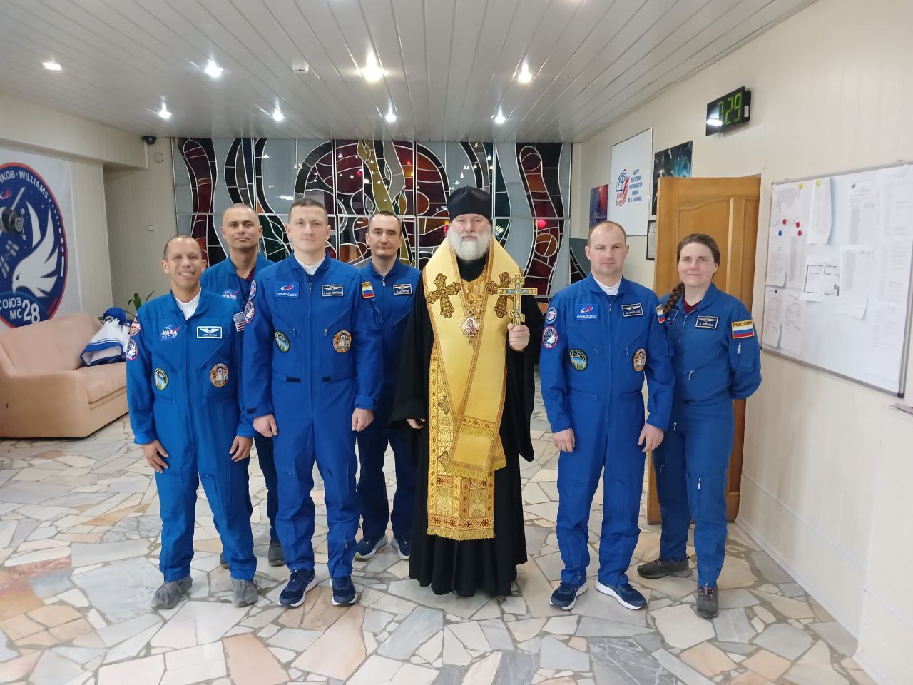 Управляющий Актюбинской и Кызылординской епархии благословил космонавтов перед стартом запуска ракеты в космос