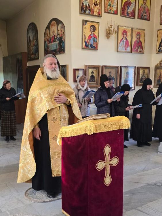 Епископ Игнатий совершил молебен с акафистом святому Георгию Победоносцу в Байконуре