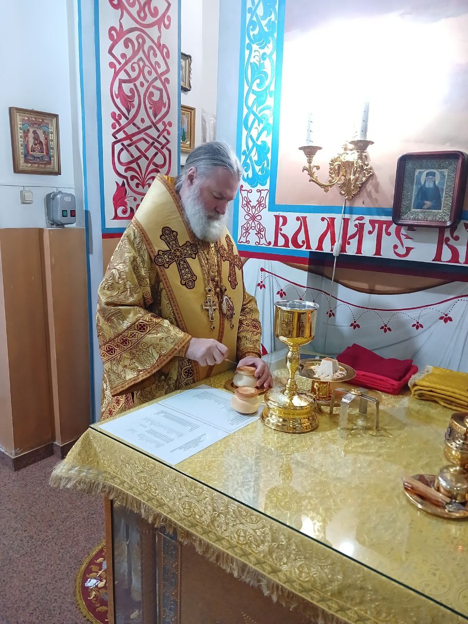 В день памяти апостола Андрея Первозванного епископ Игнатий совершил Литургию в главном храме Актюбинска