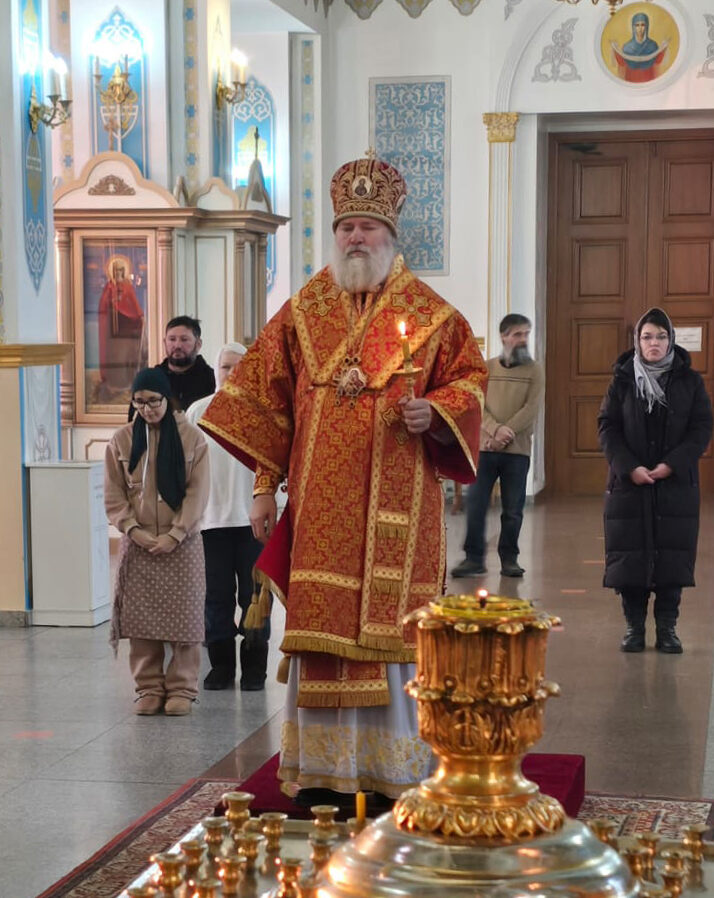 Епископ Игнатий совершил всенощное бдение в Свято-Никольском соборе Актюбинска