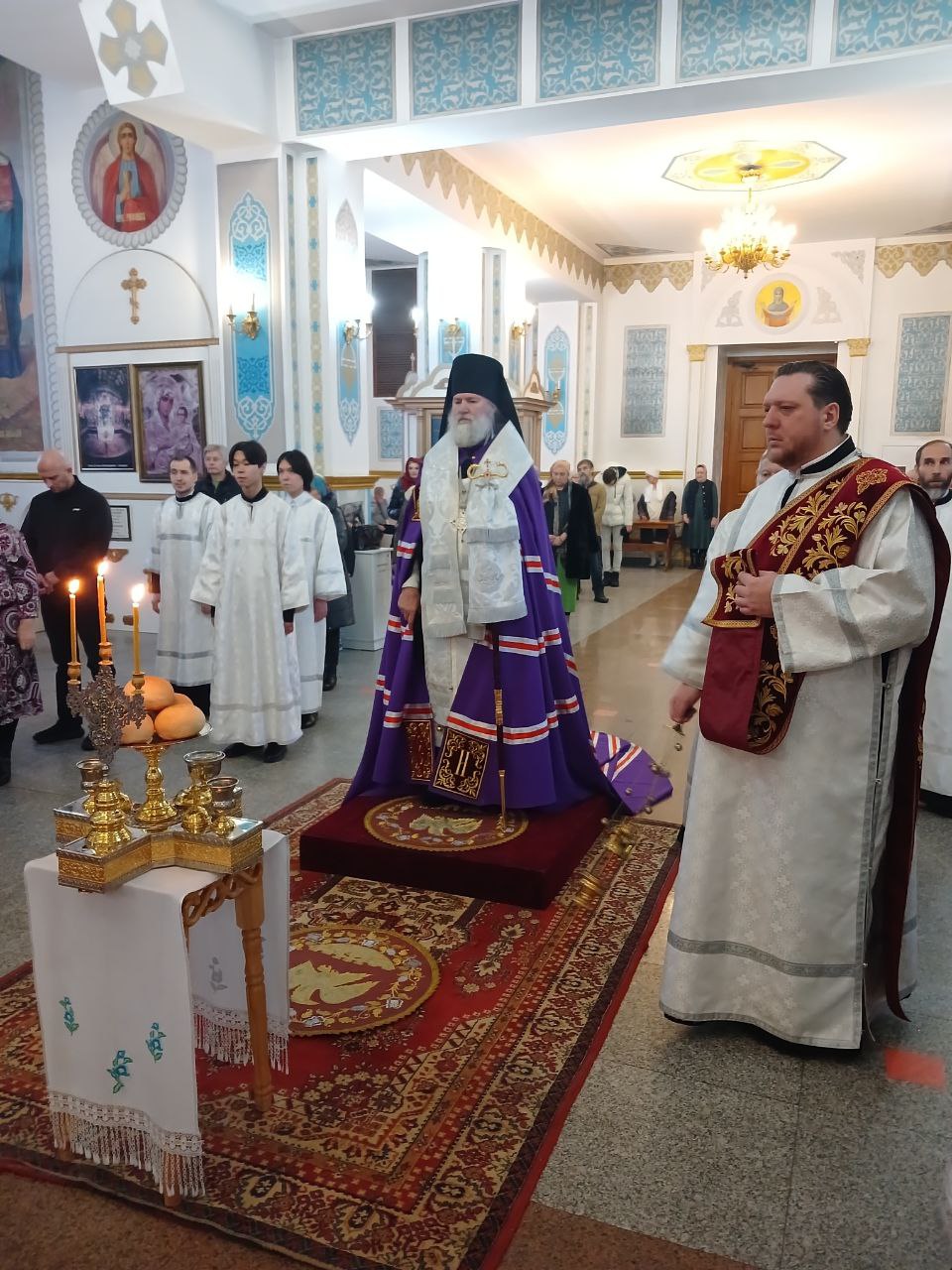 В канун праздника Рождества Христова епископ Игнатий совершил всенощное бдение в главном храме Актобе