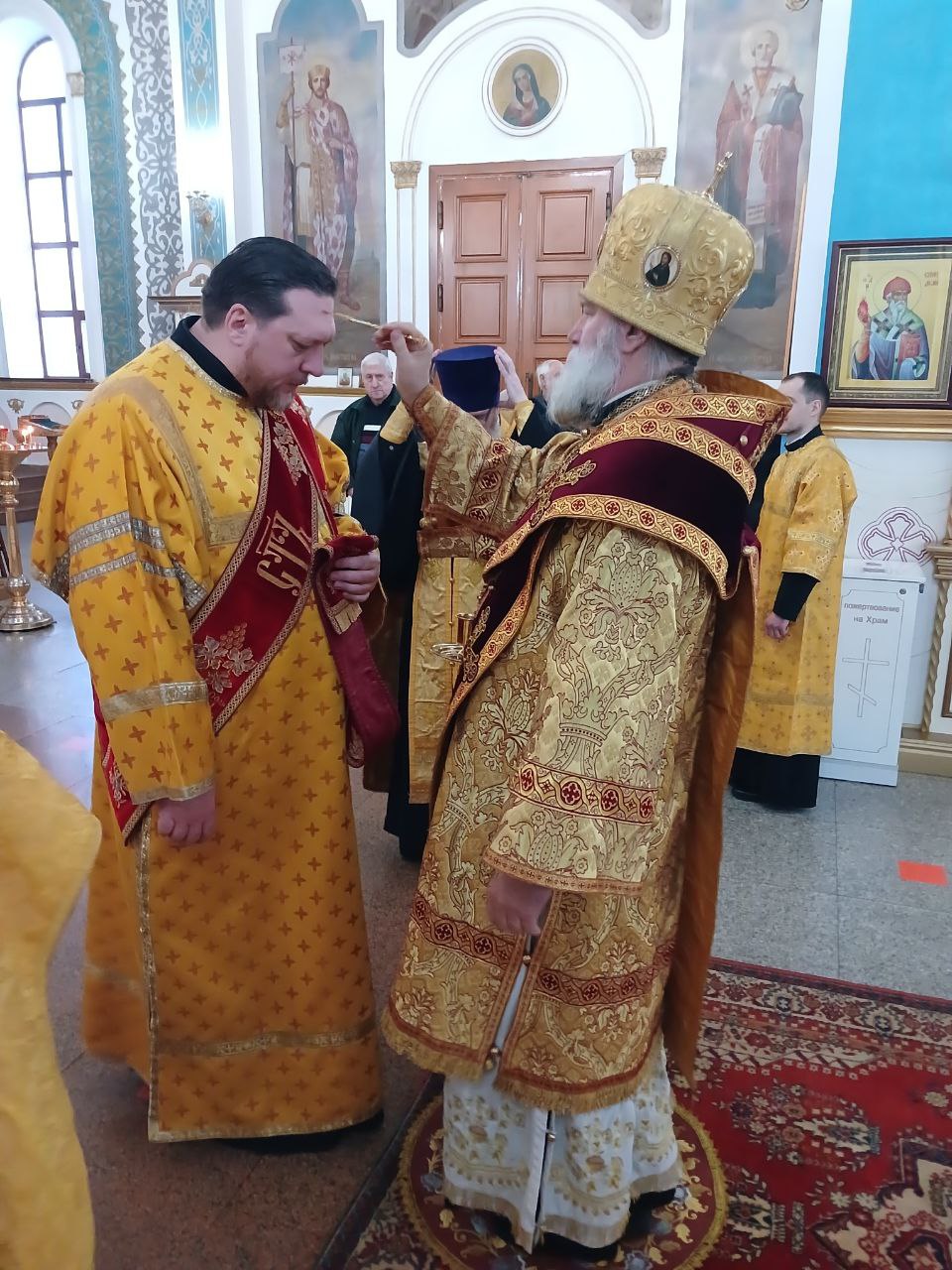 Епископ Игнатий совершил всенощное бдение накануне воскресного дня в главном храме Актюбинска