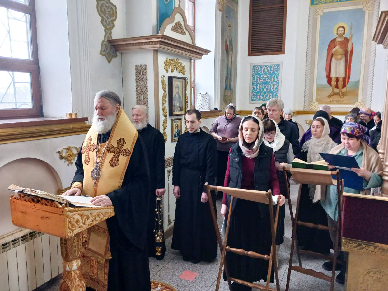 Епископ Игнатий совершил молебен с акафистом Московской старице блаженной Матроне