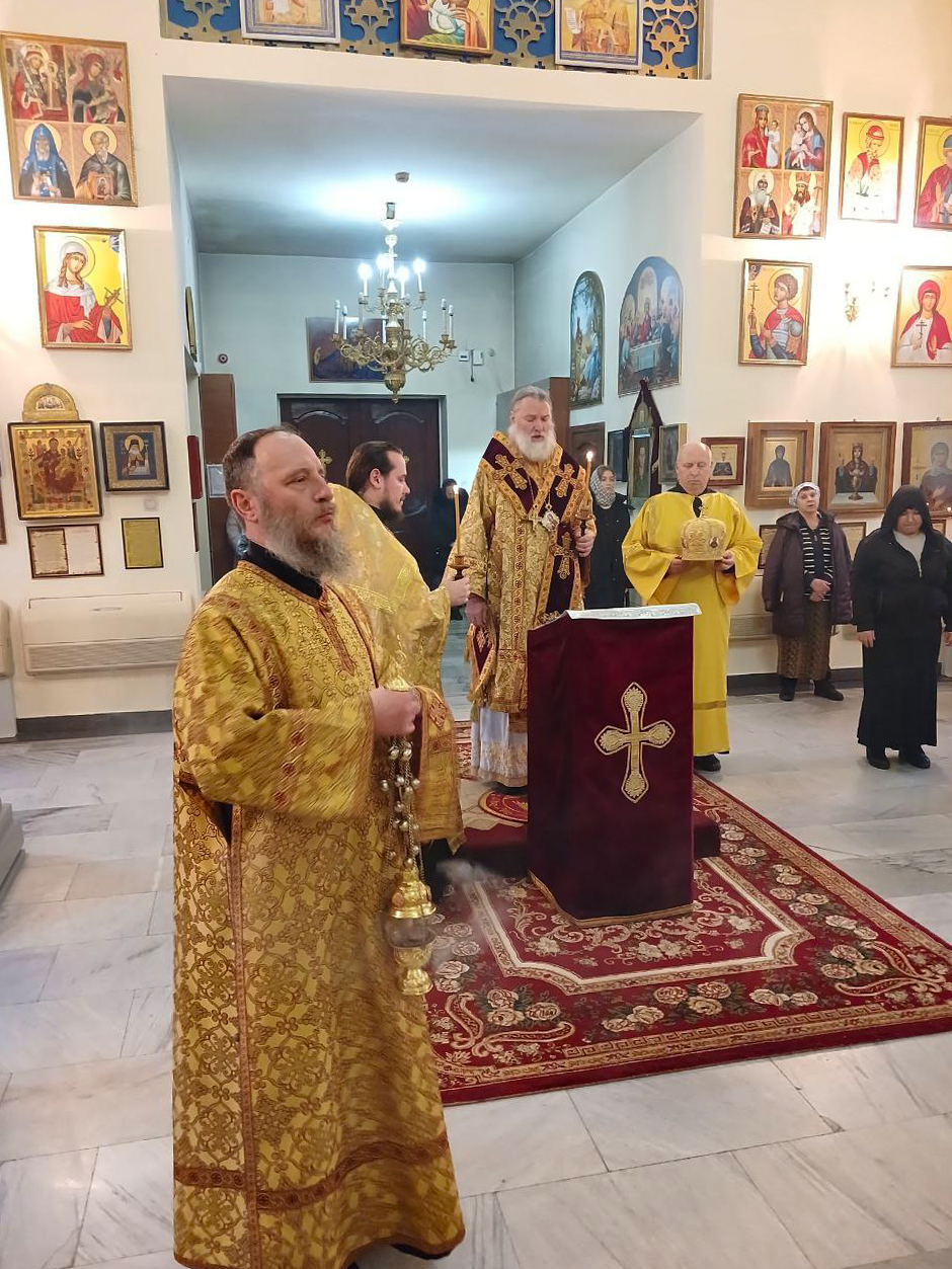 Накануне празднования дня памяти блаженной ксении Петербургской епископ Игнатий совершил всенощное бдение