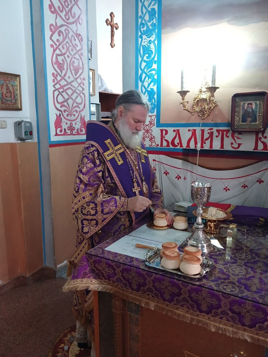 Епископ Игнатий совершил Литургию в Никольском соборе Актобе в последнюю Родительскую субботу Великого поста