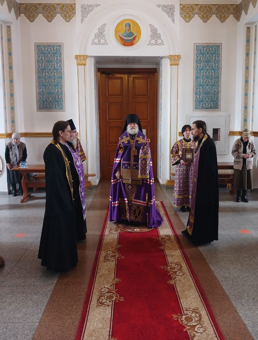 Епископ Игнатий совершил всенощное бдение в Никольском кафедральном соборе Актюбинска