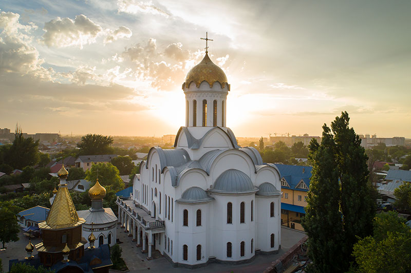 Епископ Игнатий совершил Литургию в Христорождественском храме Алматы