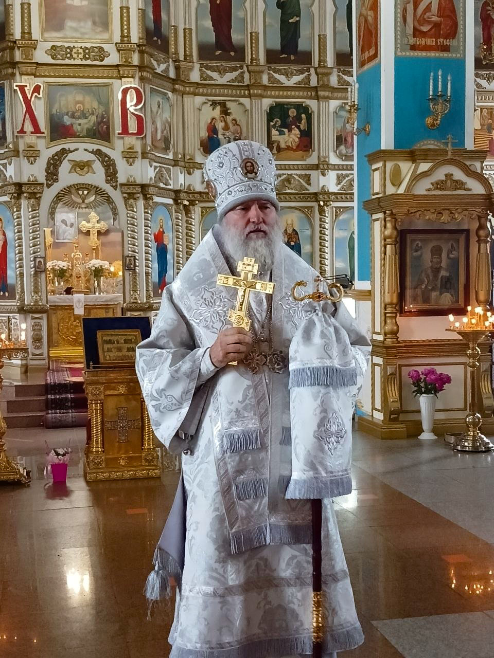 Епископ Игнатий совершил Литургию в Троицкую родительскую субботу