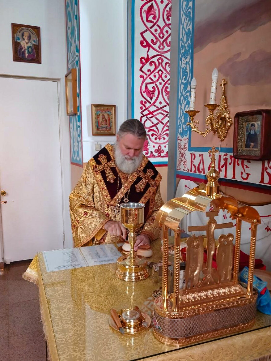 Епископ Игнатий совершил служение воскресной Литургии в Никольском соборе Актюбинска