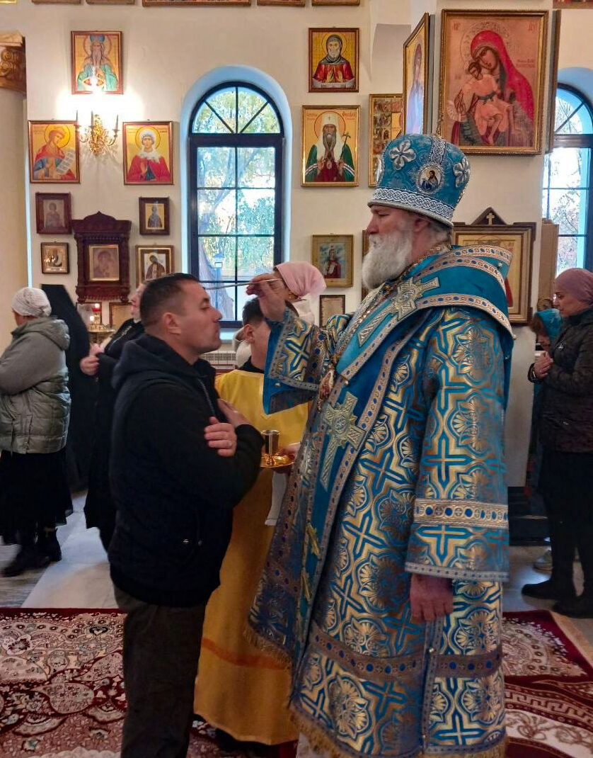 В канун воскресного праздника епископ Игнатий совершил всенощное бдение в Байконуре