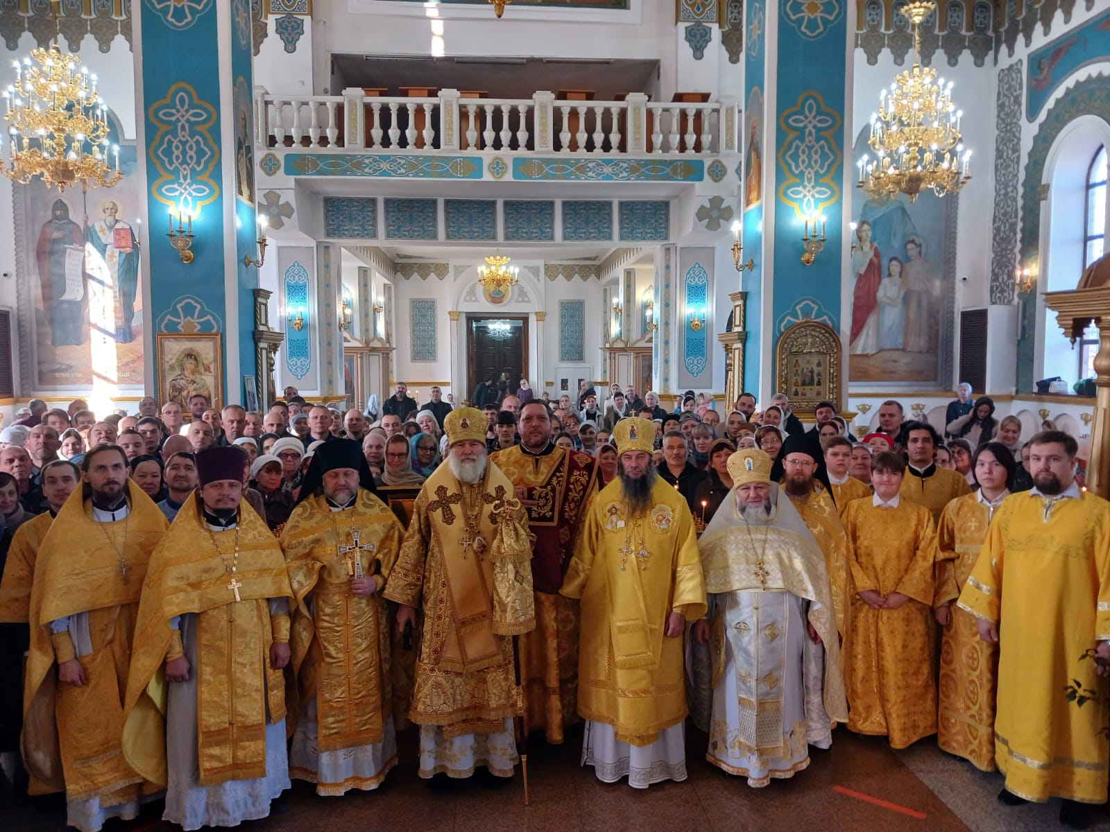 25 октября в честь памяти Святителя Николая, митрополита Алматинского и Казахстанского в Свято-Никольском кафедральном соборе города Актобе отметили престольный праздник.